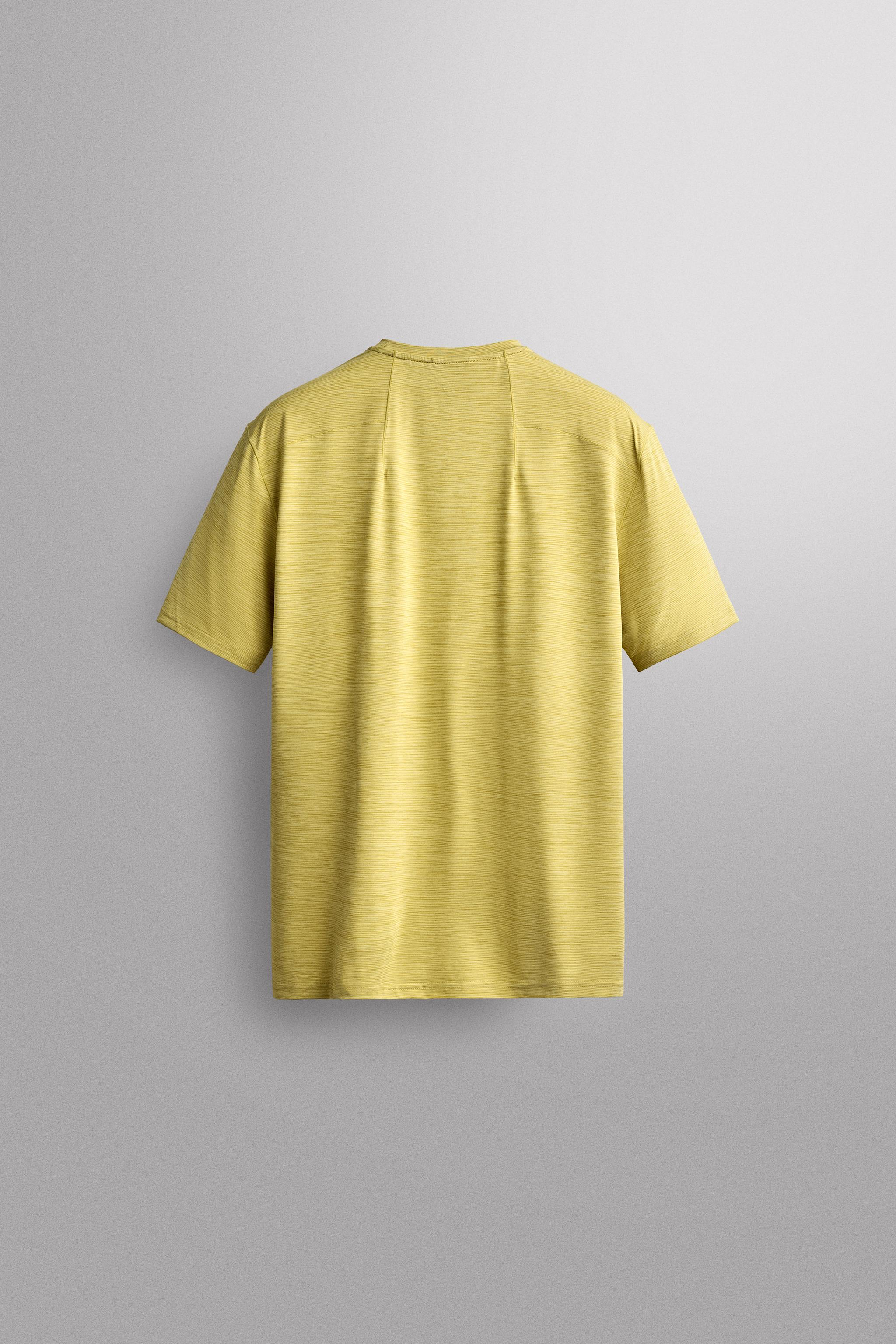 T-SHIRT TECHNIQUE JACQUARD À RAYURES